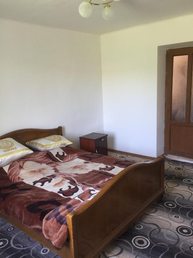 Friend'S House Rooms Near Airport Ghukasavan Exterior foto